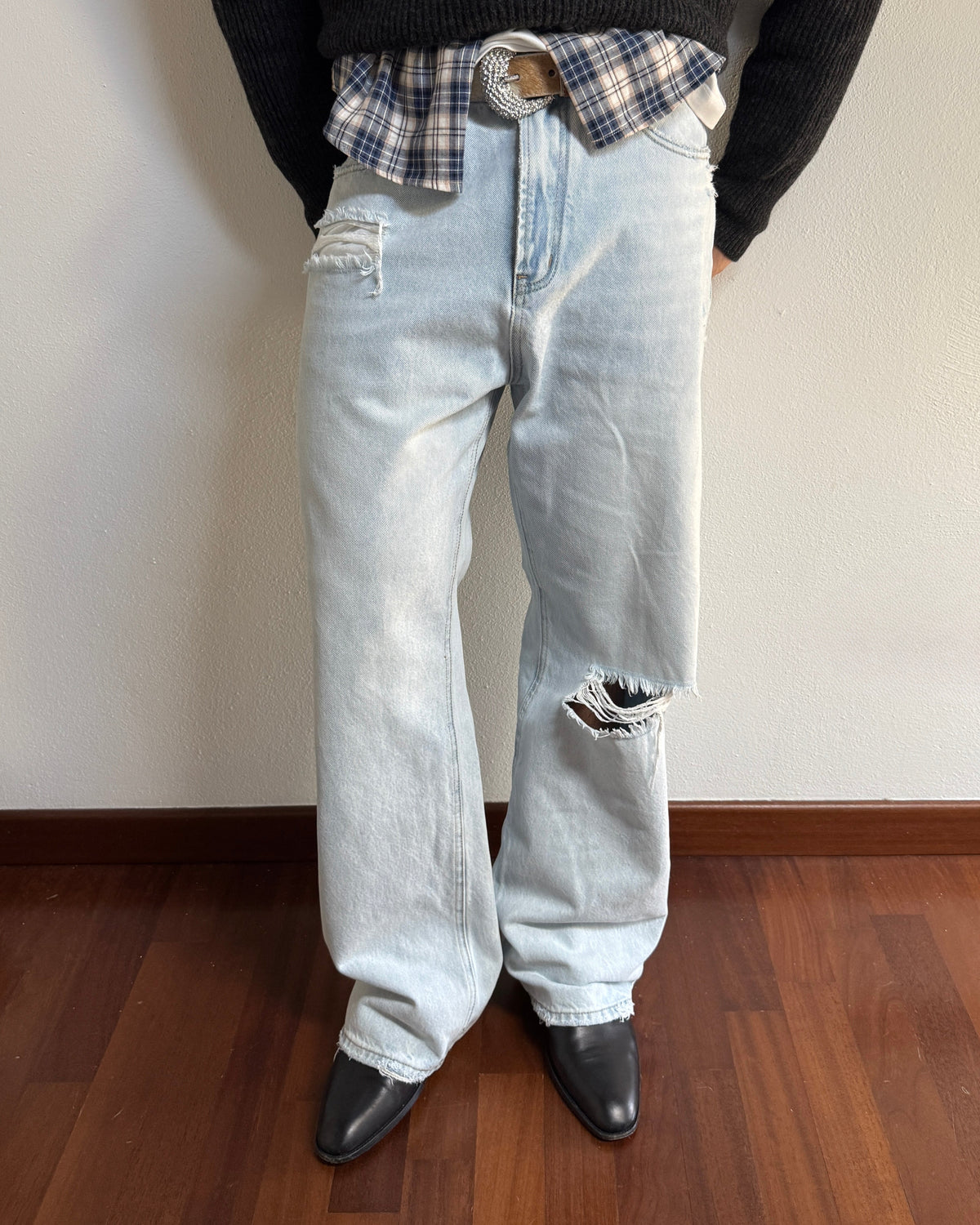 V1 DENIM - DISTRESSED GLACIER WASH